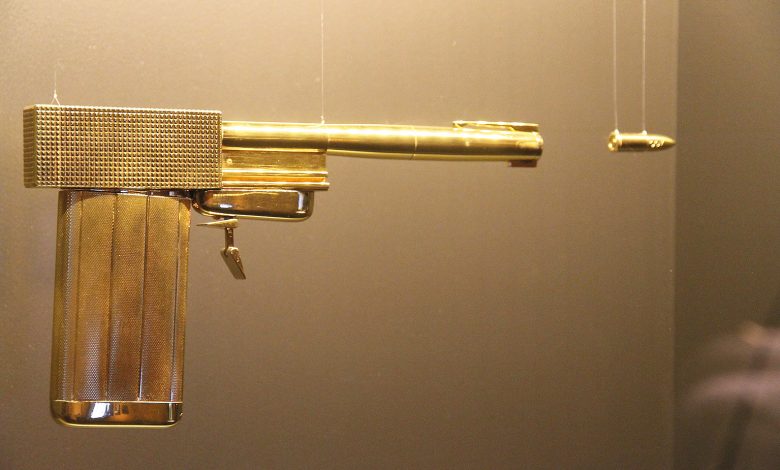 السلاح الشهير - مسدس ذهبي