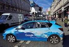 تطبيق غوغل إيرث - سيارة في شارع