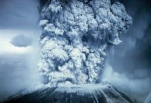 الثورات البركانية - بركان يثور